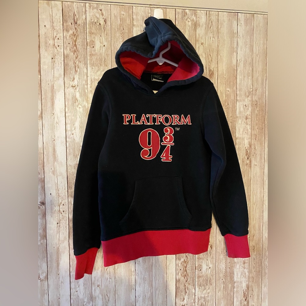 Wizarding world of harry potter Universal studios Platform 9 3/4 kids hoodie XS